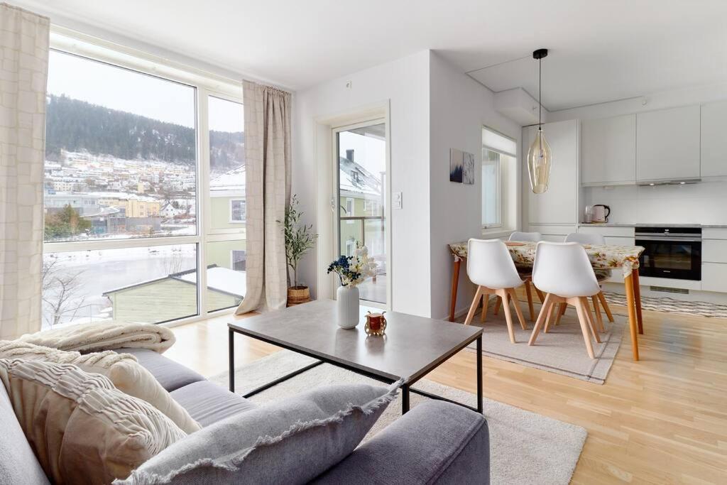 Bergen'S Finest: Sleek Oasis With Two Bedroom Εξωτερικό φωτογραφία