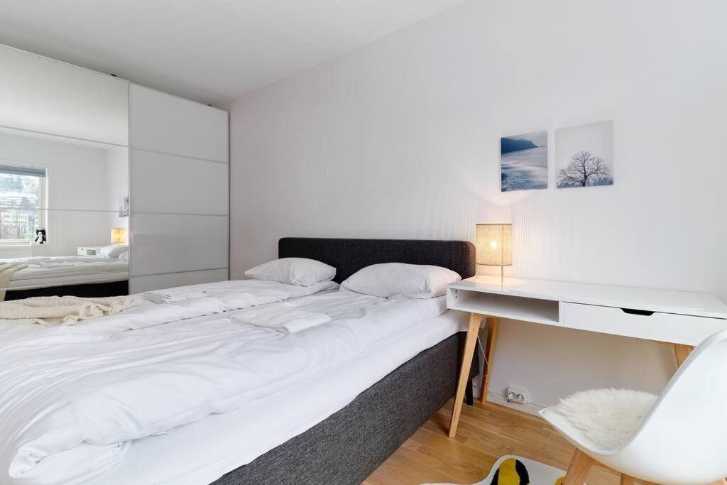 Bergen'S Finest: Sleek Oasis With Two Bedroom Εξωτερικό φωτογραφία