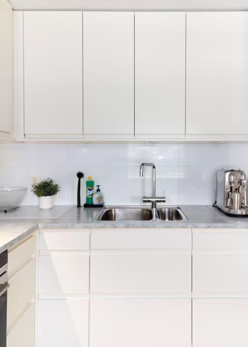 Bergen'S Finest: Sleek Oasis With Two Bedroom Εξωτερικό φωτογραφία