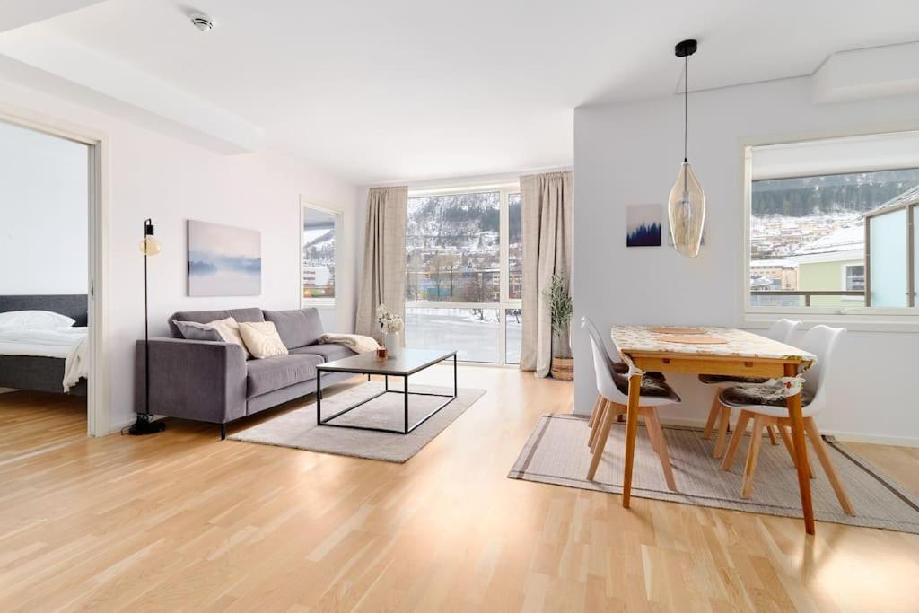 Bergen'S Finest: Sleek Oasis With Two Bedroom Εξωτερικό φωτογραφία