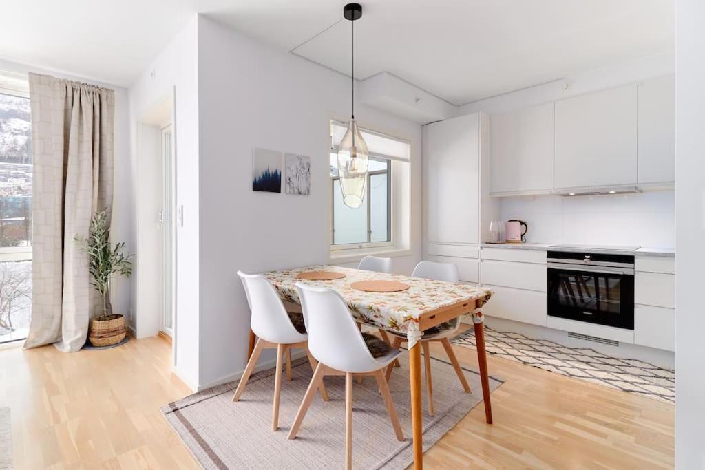Bergen'S Finest: Sleek Oasis With Two Bedroom Εξωτερικό φωτογραφία